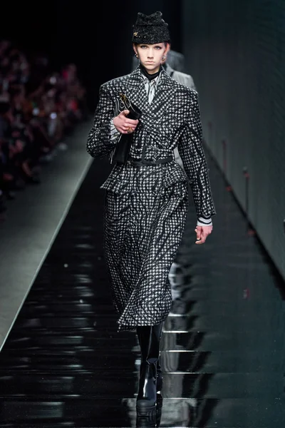 Look 33
